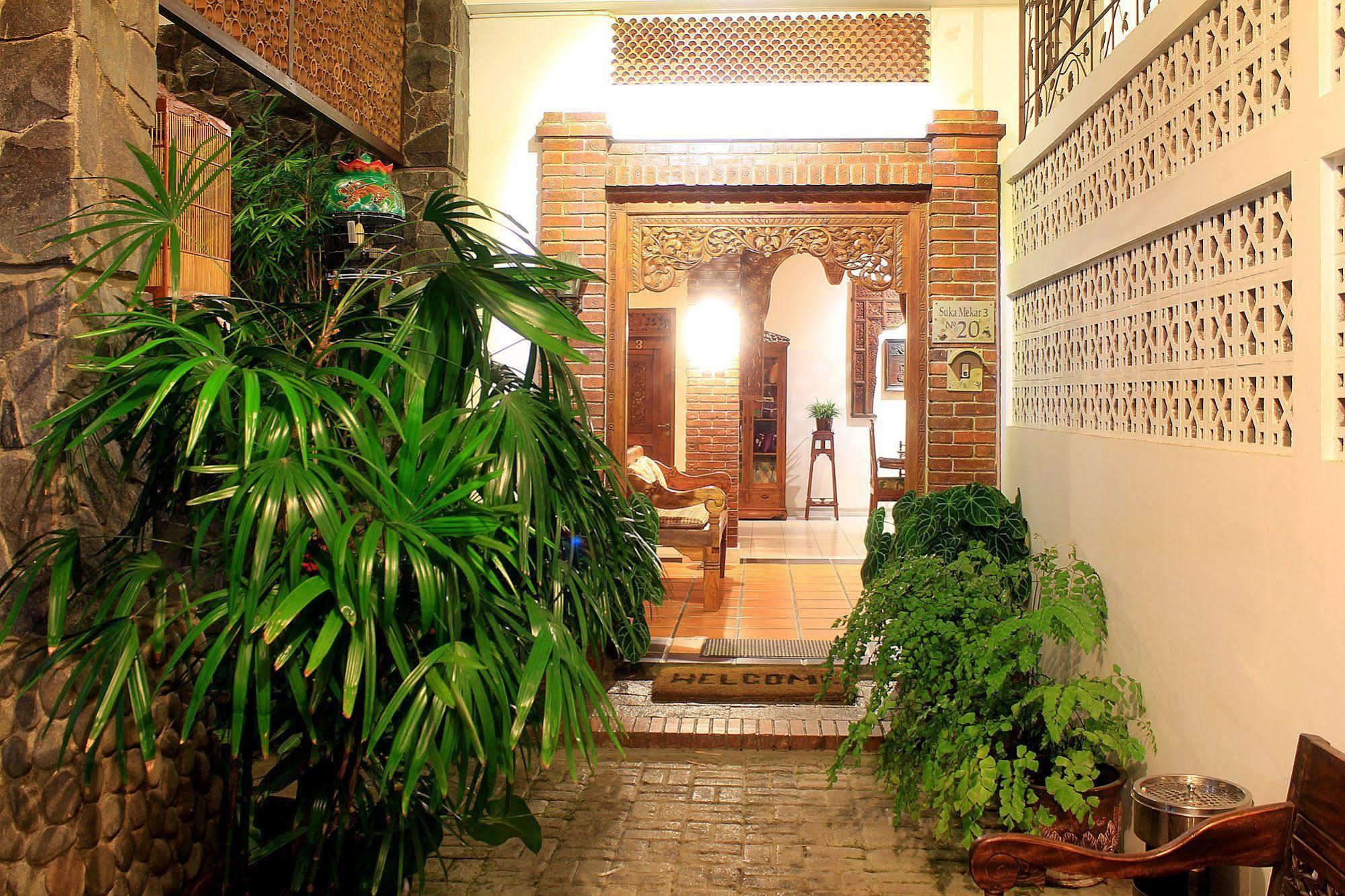 Zen Sukamekar Surya Sumantri Hotel Bandung